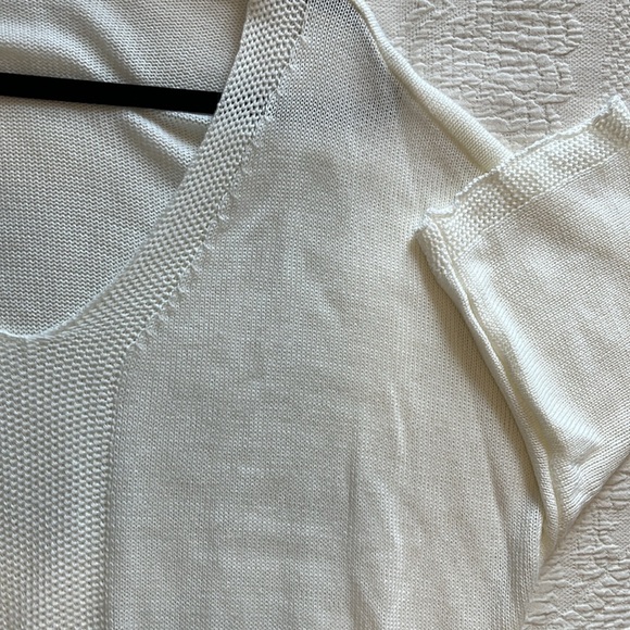 Light Weight V-NECK  SWEATER - Picture 4 of 4